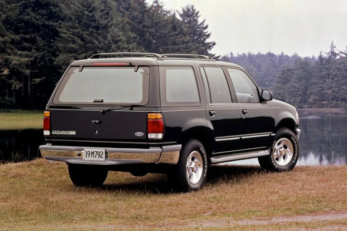 Эксплорер 1 поколения. Ford Explorer 2. Ford Explorer 1994-2001. Форд эксплорер 1994. Форд эксплорер 2 1995.