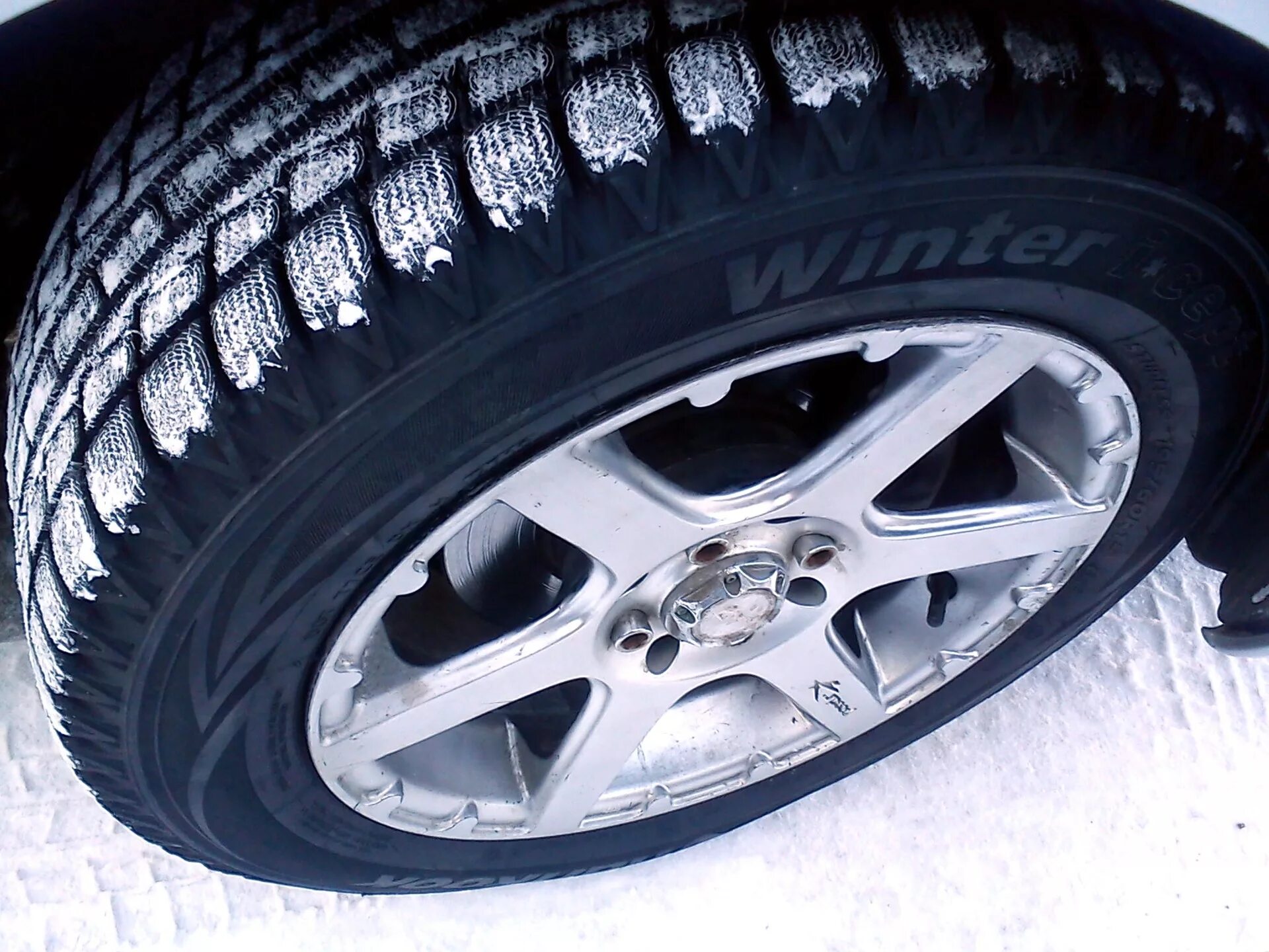 Какую резину р15 купить. Колесо 185/65 r15 зимние. Резина р15 зима докатать. Hankook w605. BFGOODRICH зимние шины шипованные r 15.