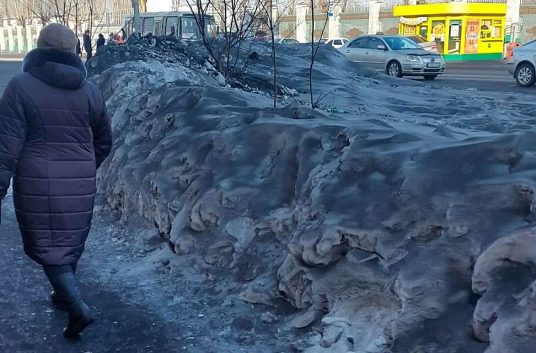 Прокопьевск черный снег. Новокузнецк черный снег. В Прокопьевске выпал черный снег. Черный снег в Кемеровской области. 13 декабря 2012