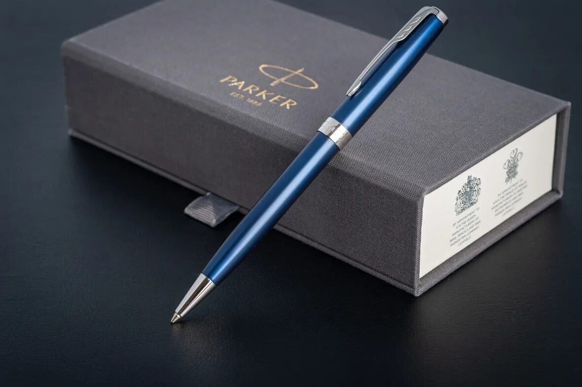Ручка перьевая parker "jotter originals red chrome ct". Ручка шариковая parker jotter core royal blue ct. Паркер jotter k61 габариты. Паркер синий. Ручка перьевая parker im.