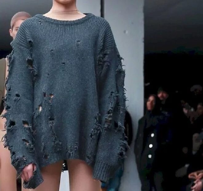 Рваная кофта. Порванные джинсы. Дырка на одежде. Рваная футболка. Как называется рваная одежда.