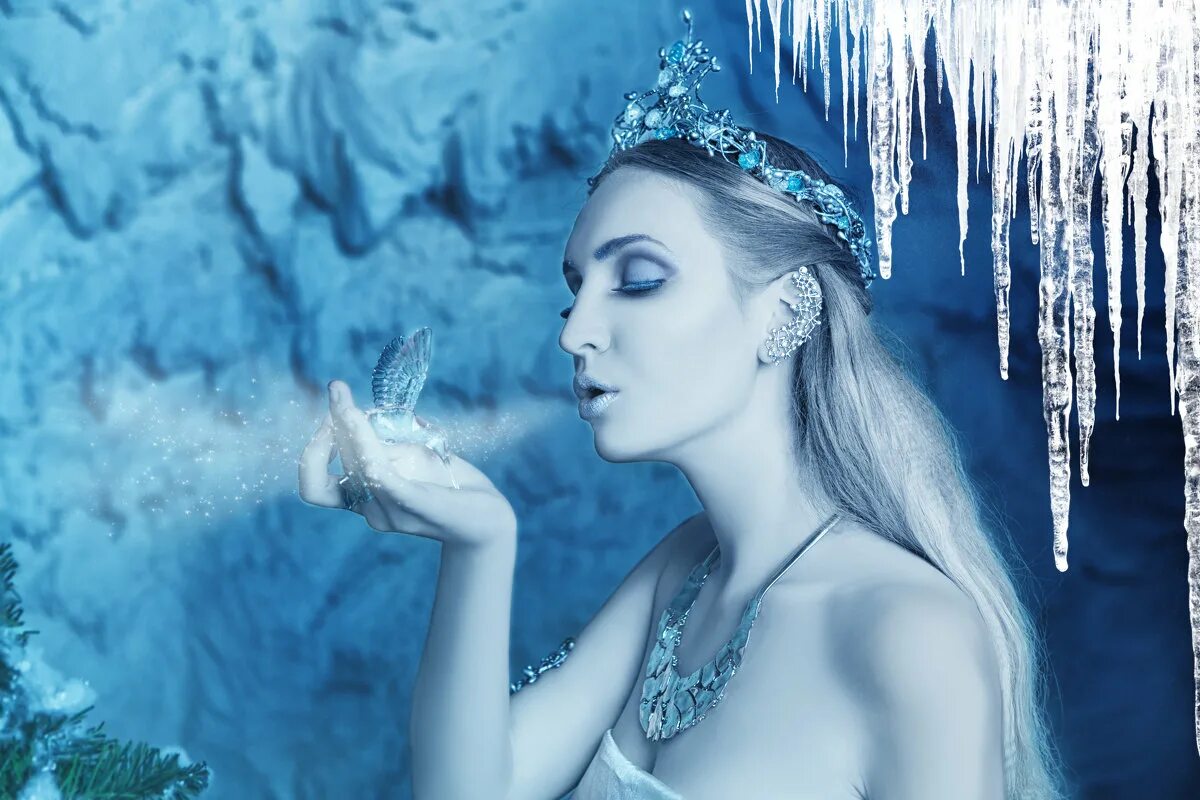 Снежная королева музыка. Снеңная Королева. Снежная Королева Барнаул. Snow Queen Снежная Королева. Снежная Королева Изольда.