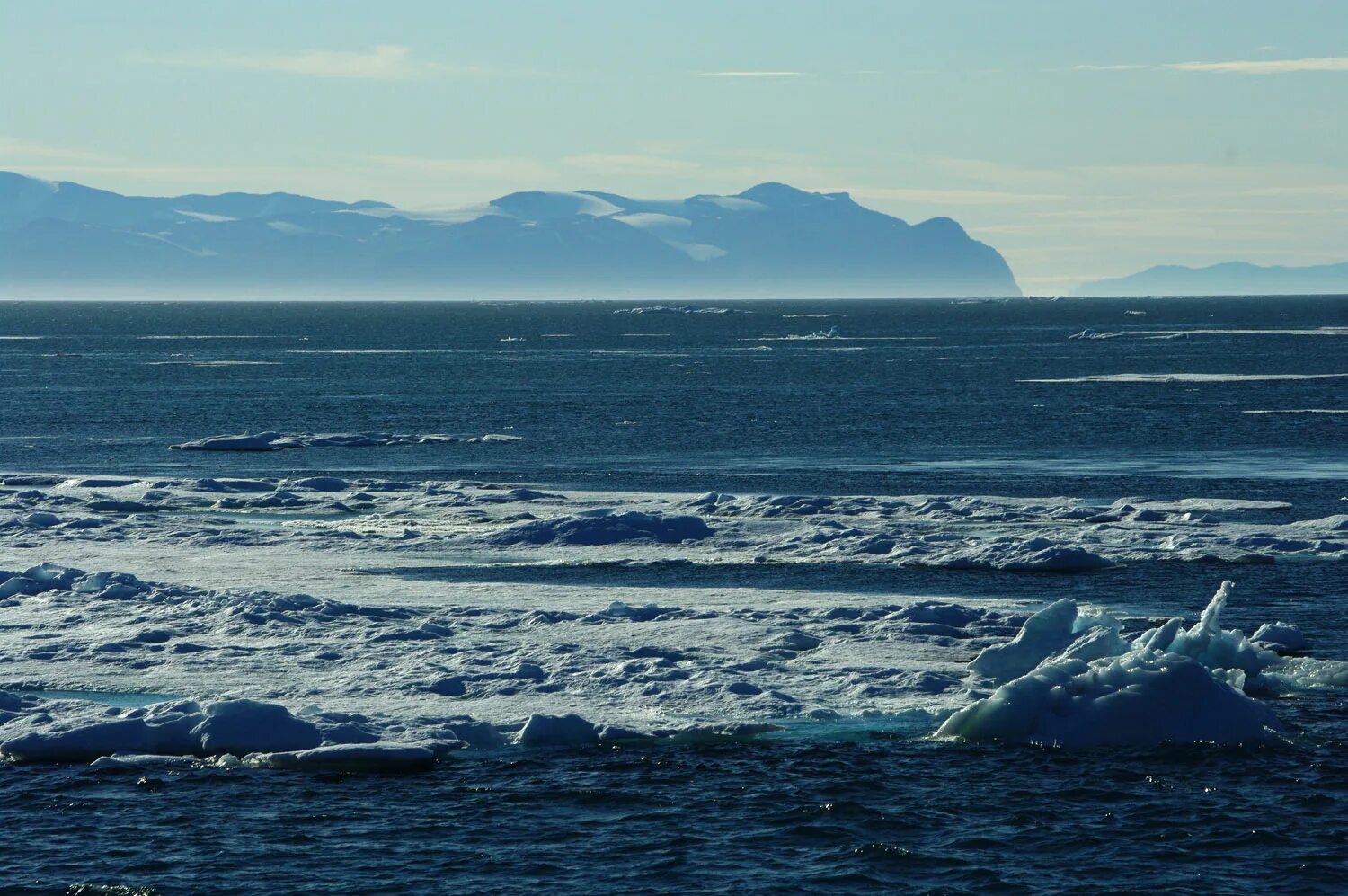 Река бассейна северного ледовитого океана северной америки. Северный Ледовитый океан Канада. Острова Северного Ледовитого океана. Море Лазарева в Северном Ледовитом океане. Северный океан острова.