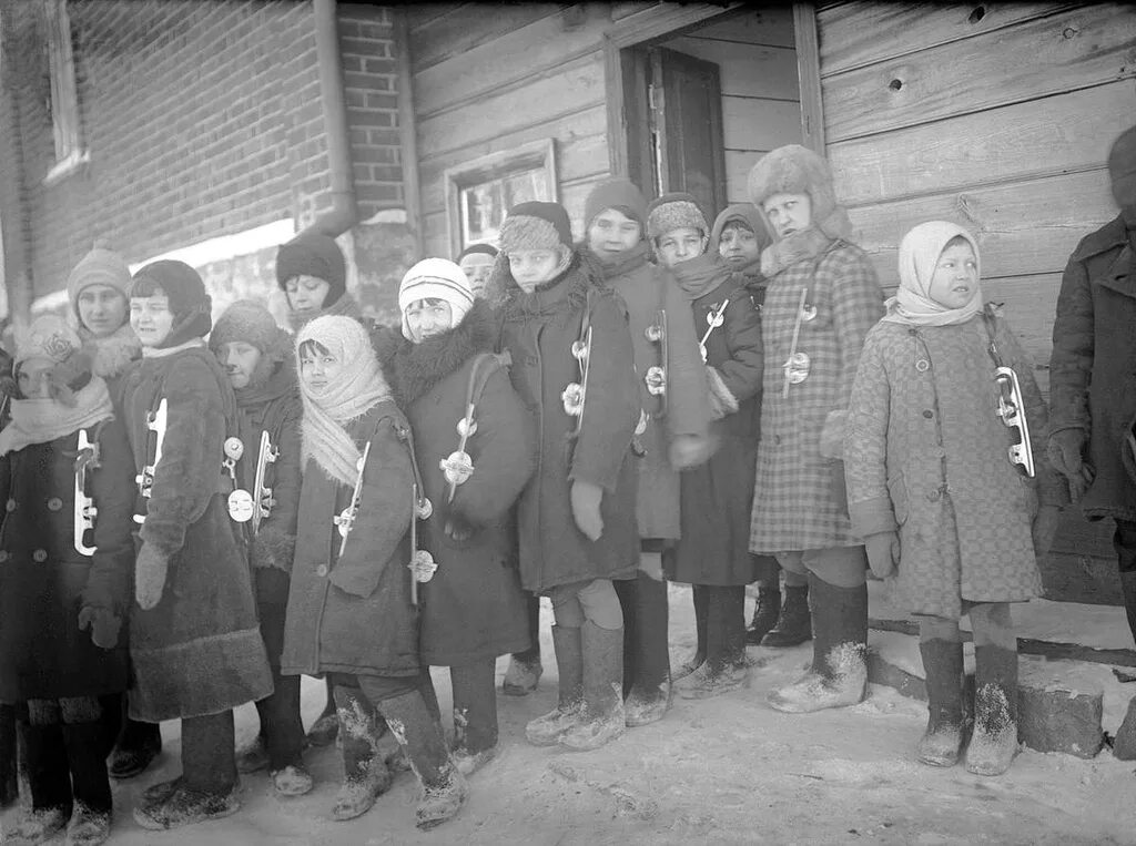 Фотографии 1930 года. Школы 1934 года. Ученики школы 1939 года. Зима 1930 года. Дети 1939 года.
