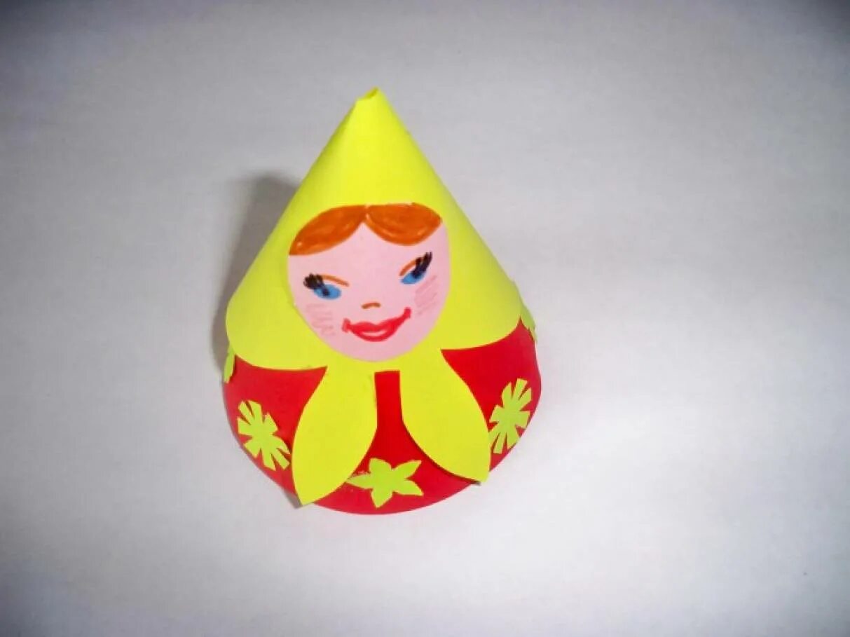 Матрешка оригами из бумаги. Матрешки из конусов. конструирование матрешка. матрешка из конуса в старшей группе. матрешки конусы из бумаги.