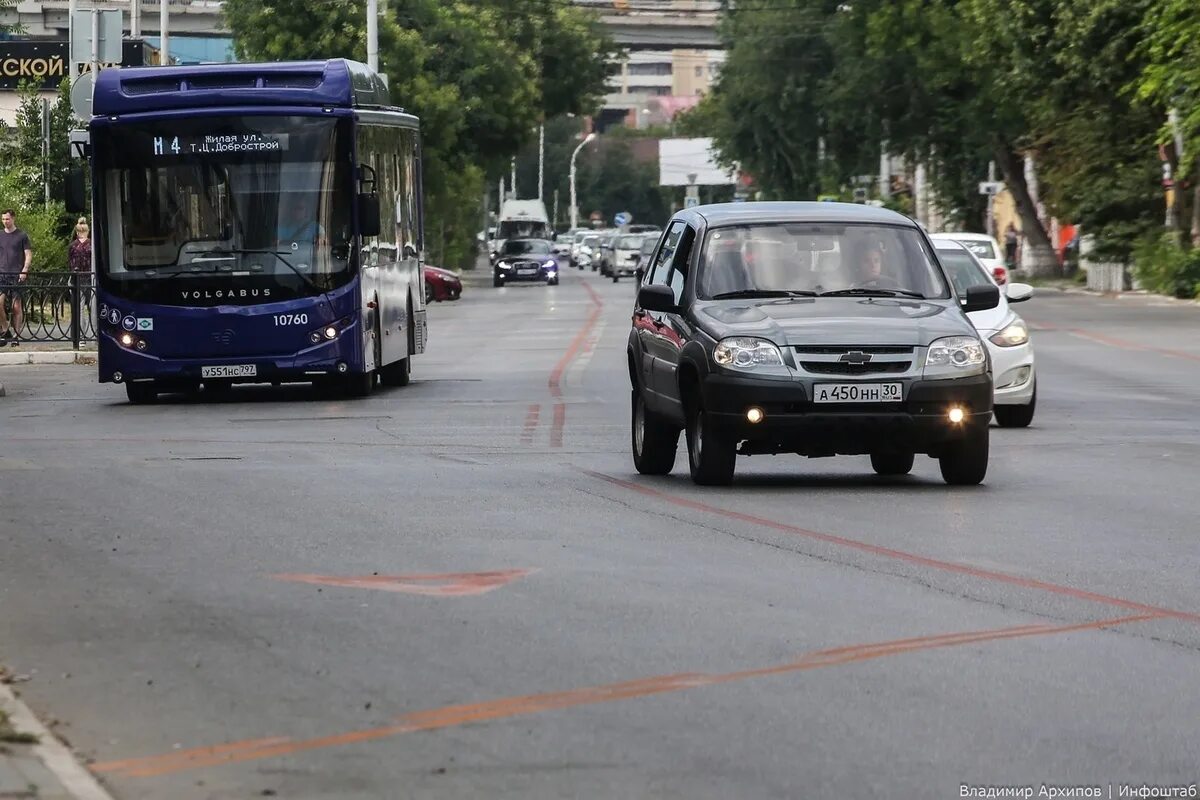 47 маршрутка астрахань. Астраханский автобус. Полоса для автобусов. Транспортная реформа Астрахань. Общественный транспорт Астрахань.