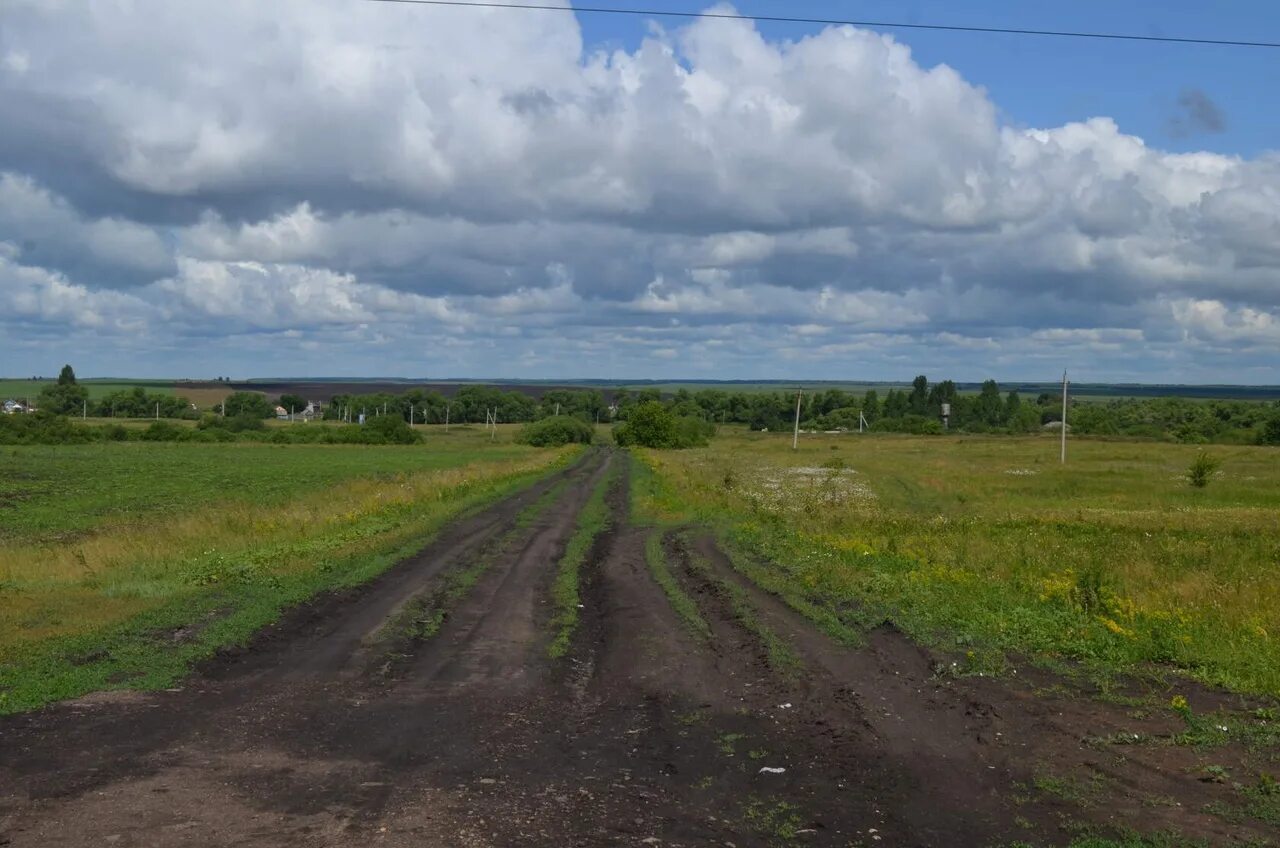 Погрла. Дороги в деревне. Деревня новое. Вершаут Пензенская область. С старый Вершаут Лопатинский район.