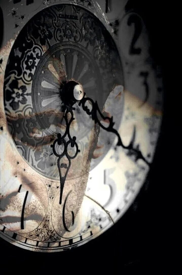 Человек часы арт. Необычные часы. Мистические песочные часы. Мистические часы.