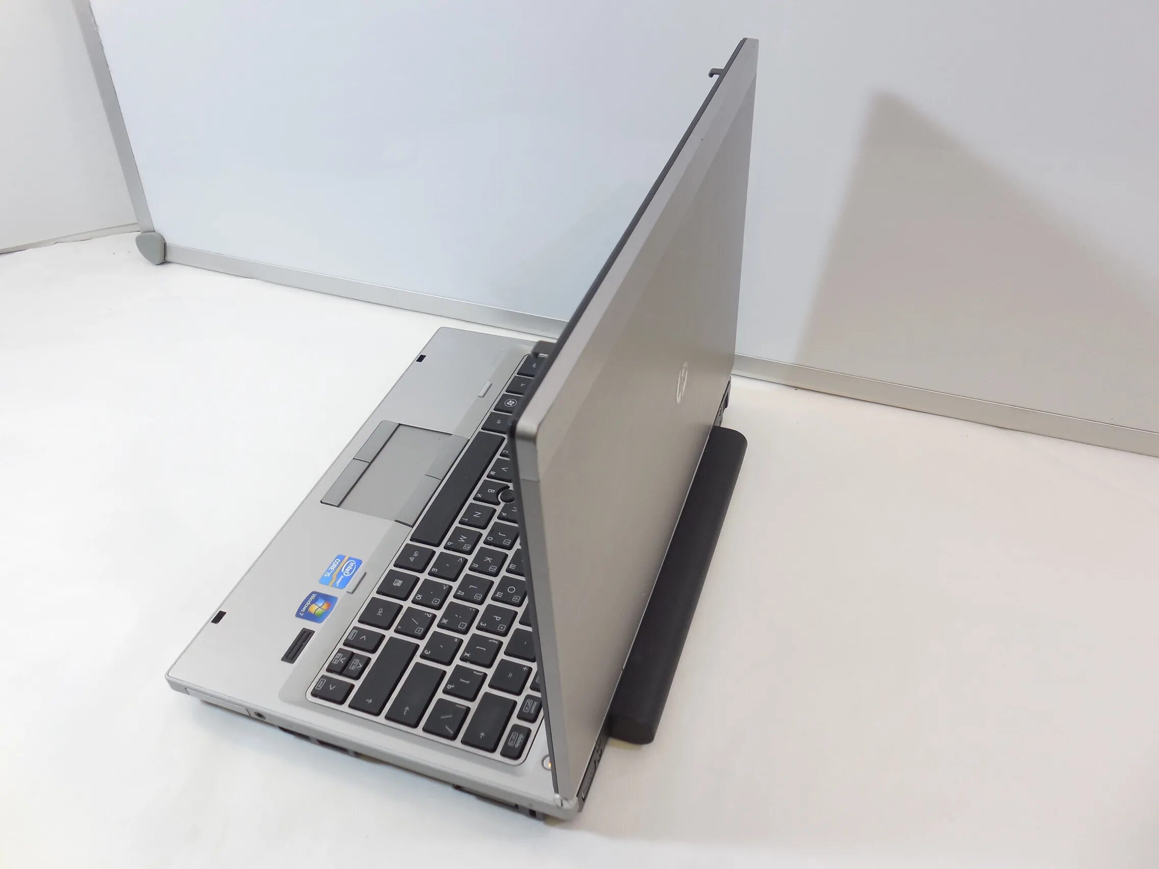 Ноутбук в металлическом корпусе. Блютуз ELITEBOOK 2560p.