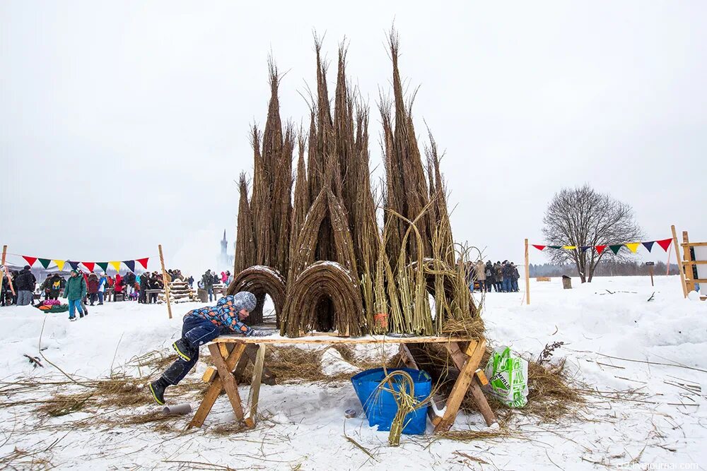 Масленица 2024 ленивец. Масленица в николо ленивце 2023. Соломенная баба на масленицу. Сабантуй бой мешками на бревне. Масленица 2024 ленивец.