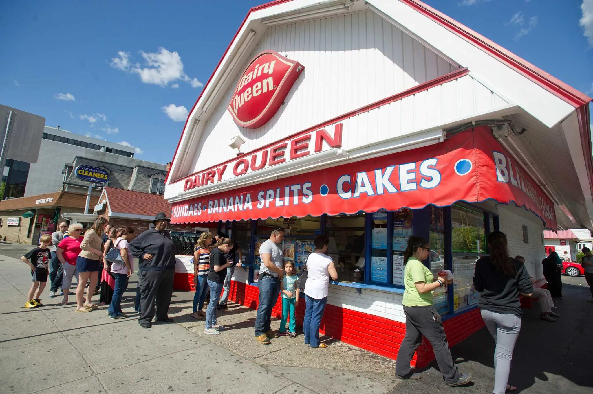 Dairy Queen есть в России. Касса Dairy Queen. Dairy Queen at Northgate Winnipeg.