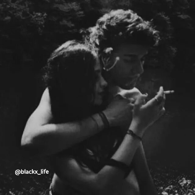 Девушка и парень курят. Донна митчелл. Любовь дым. Парень и девушка курят. Девушка и парень курят.