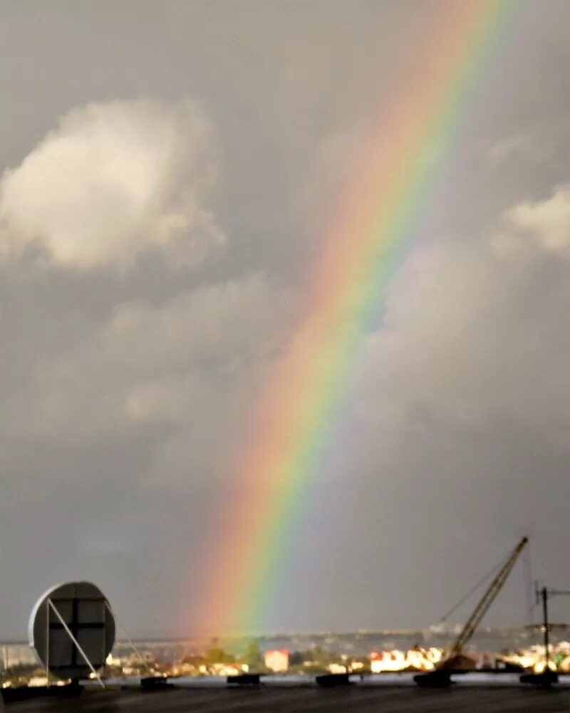 Мощная молния. Самая длинная дуга. Китай вантовый мост через ущелье. Мост седанка де фриз во владивостоке. Горизонтальные молнии над городом.