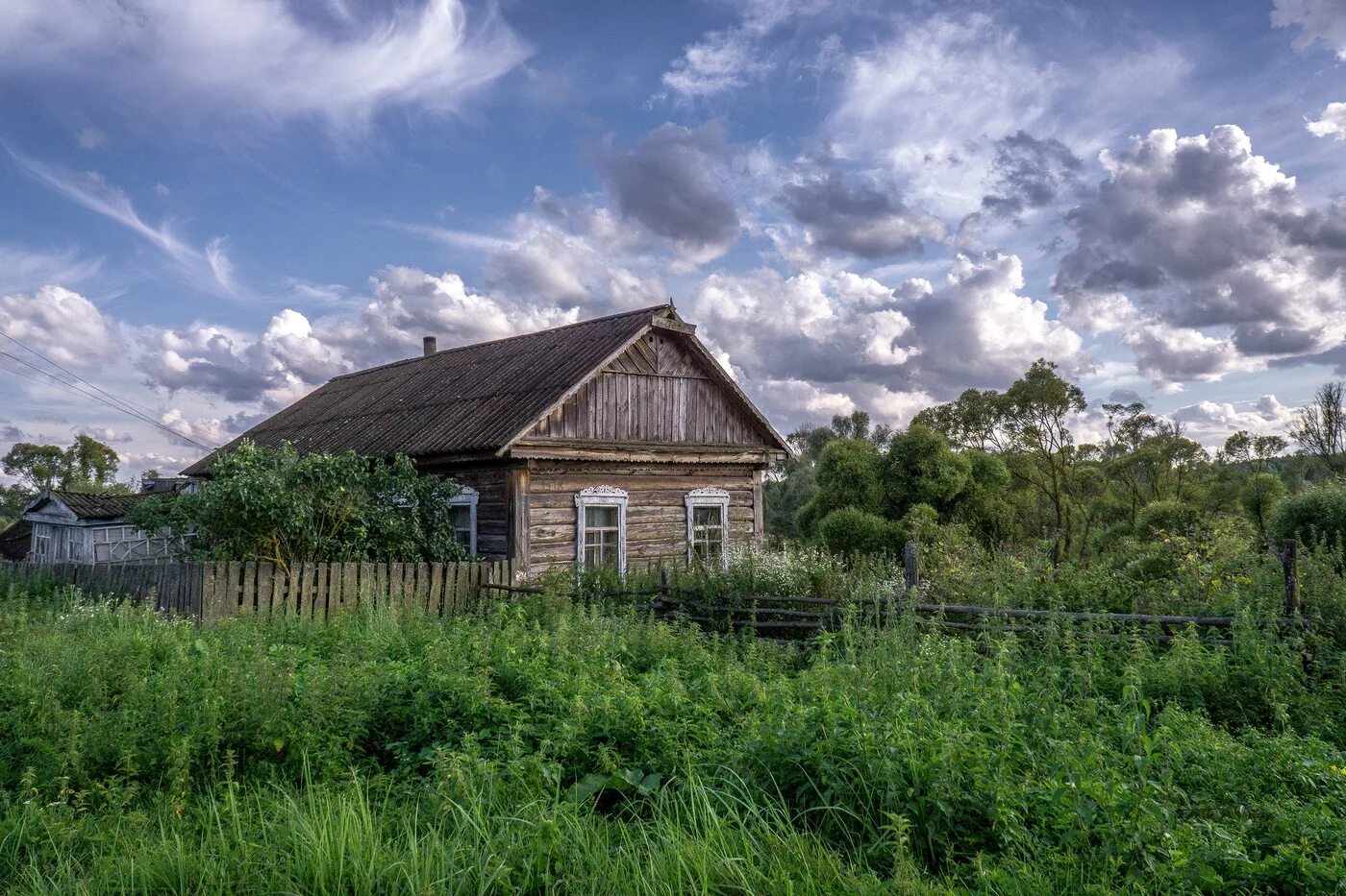 Купить м в деревне. Деревни Брянской области. Деревенский дом. Домик в деревне. Сельский домик.