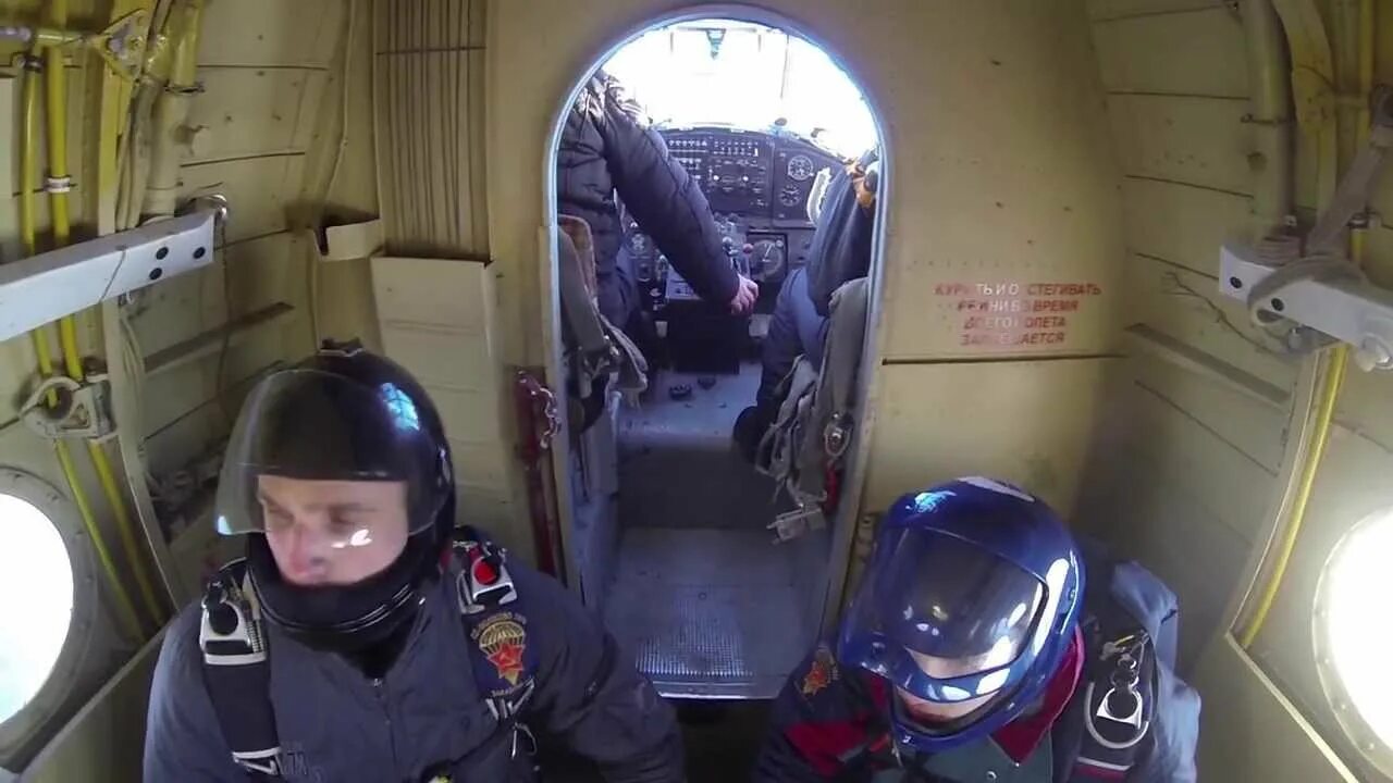 Аэродром волосово прыжки с парашютом. Аэродром волосово прыжки. Аэродром волосово прыжки. Юнармия прыжки с парашютом. Аэропорт волосово прыжки с парашютом.