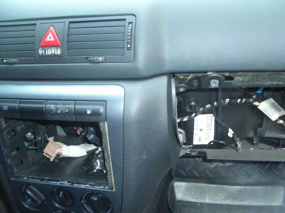 Подробный фотоотчет установки штатного блютуз на Skoda Octavia А5 FL - DRIVE2