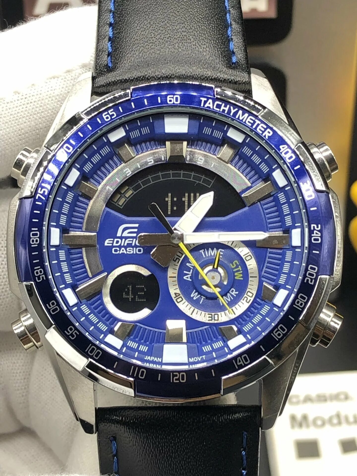 Миланский браслет на часах. 600 часов. 600 часов. 600 часов. 600 часов.