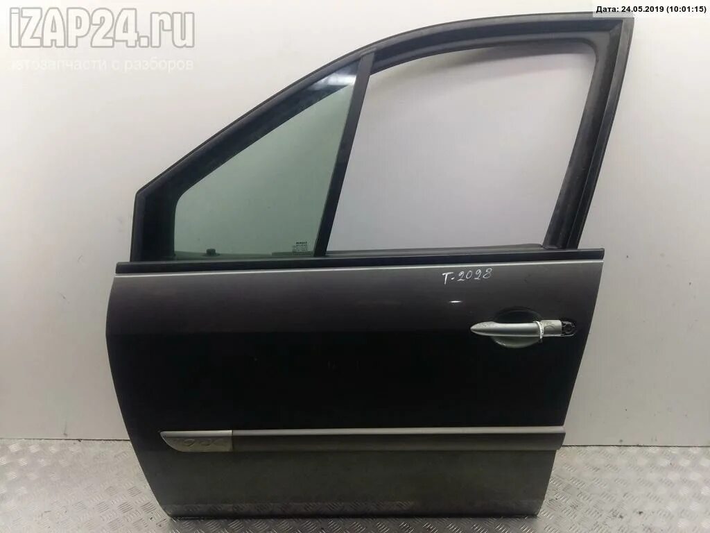 Рено меган сценик 2 дверь. Дверь рено сценик 2. Renault с боковой дверью. Обшивка дверей рено сценик 2. Рено трафик 2003 обшивка двери.
