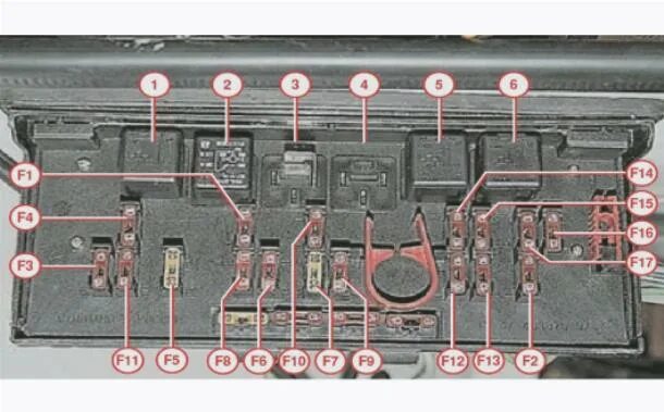 Предохранитель стартера ваз 2107. Реле фар ВАЗ 2107 инжектор. Реле Ближний свет ВАЗ 2107. Блок реле 2107. Предохранитель дальнего света ВАЗ 2107 инжектор.