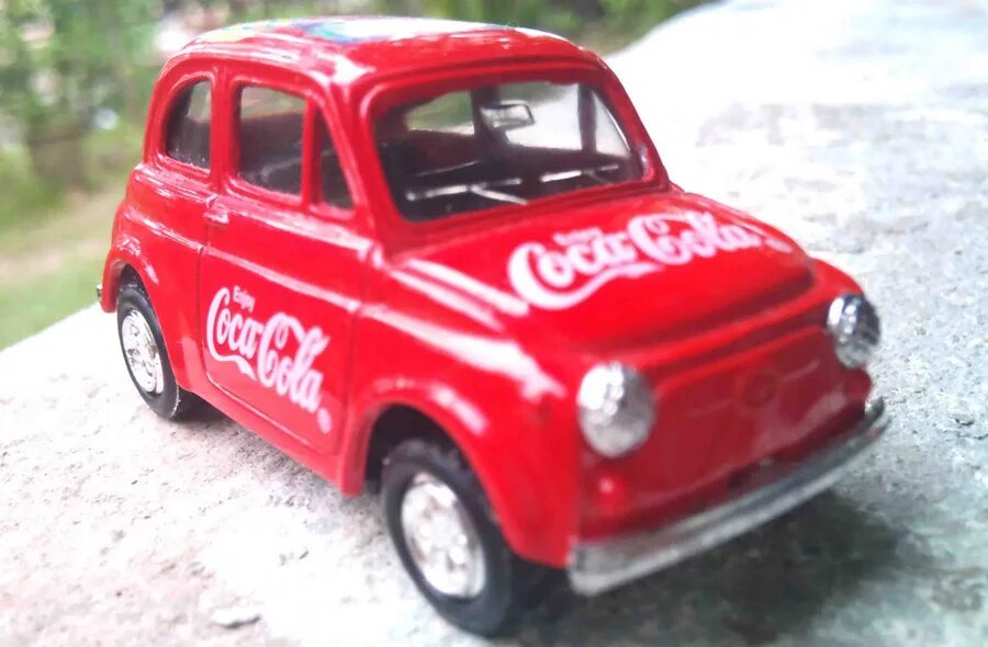 Машинки кола 1947. Игрушечные машины coca-cola. Машинки кола. Фургон ford f 100 кока кола. Грузовик coca cola 1:43.