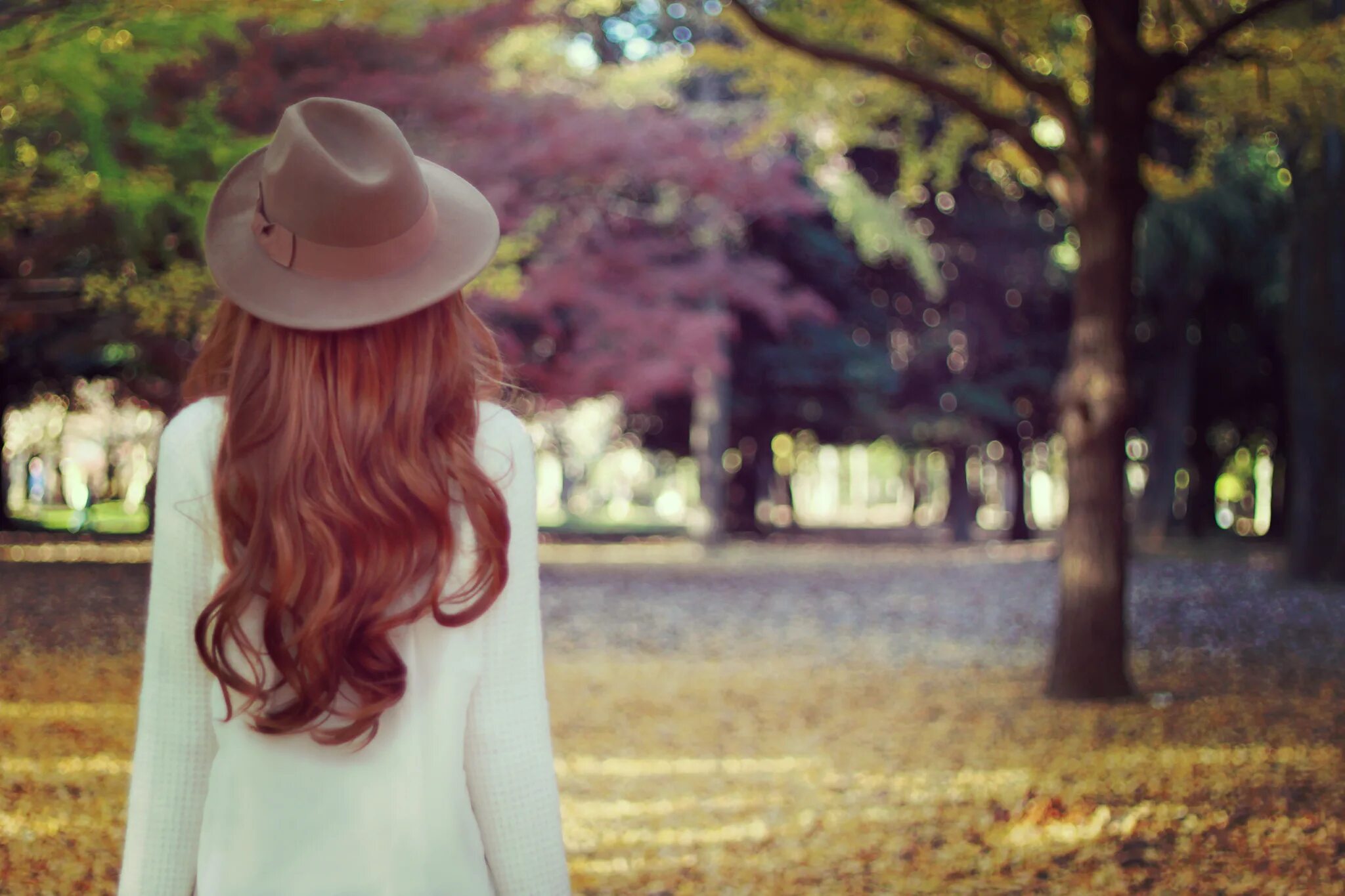 Hat from behind. A hat from the back. Wear a hat. She Wears in autumn. She s wearing her hat