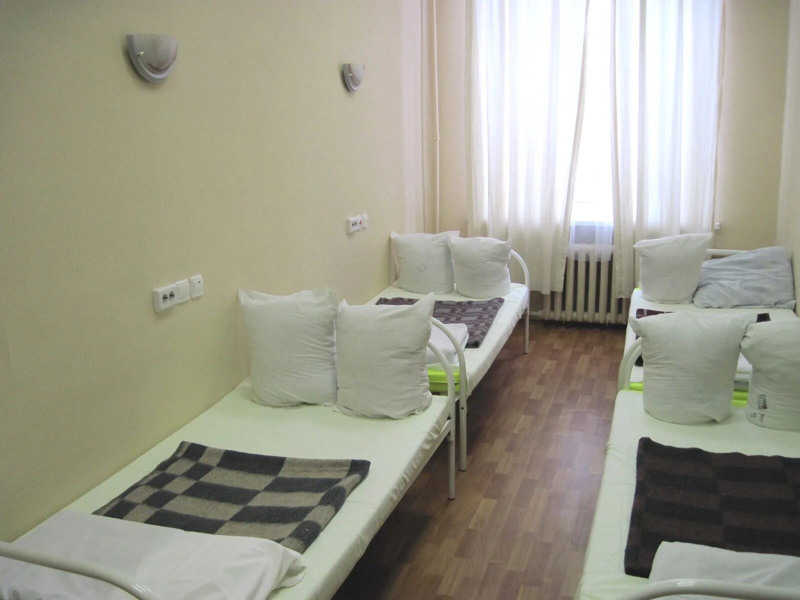 Платная палата в больнице. Онкологический стационар. Самарский онкологический диспансер. Герцена онкологический центр палаты. Палаты в кардиоцентре мясникова в москве.