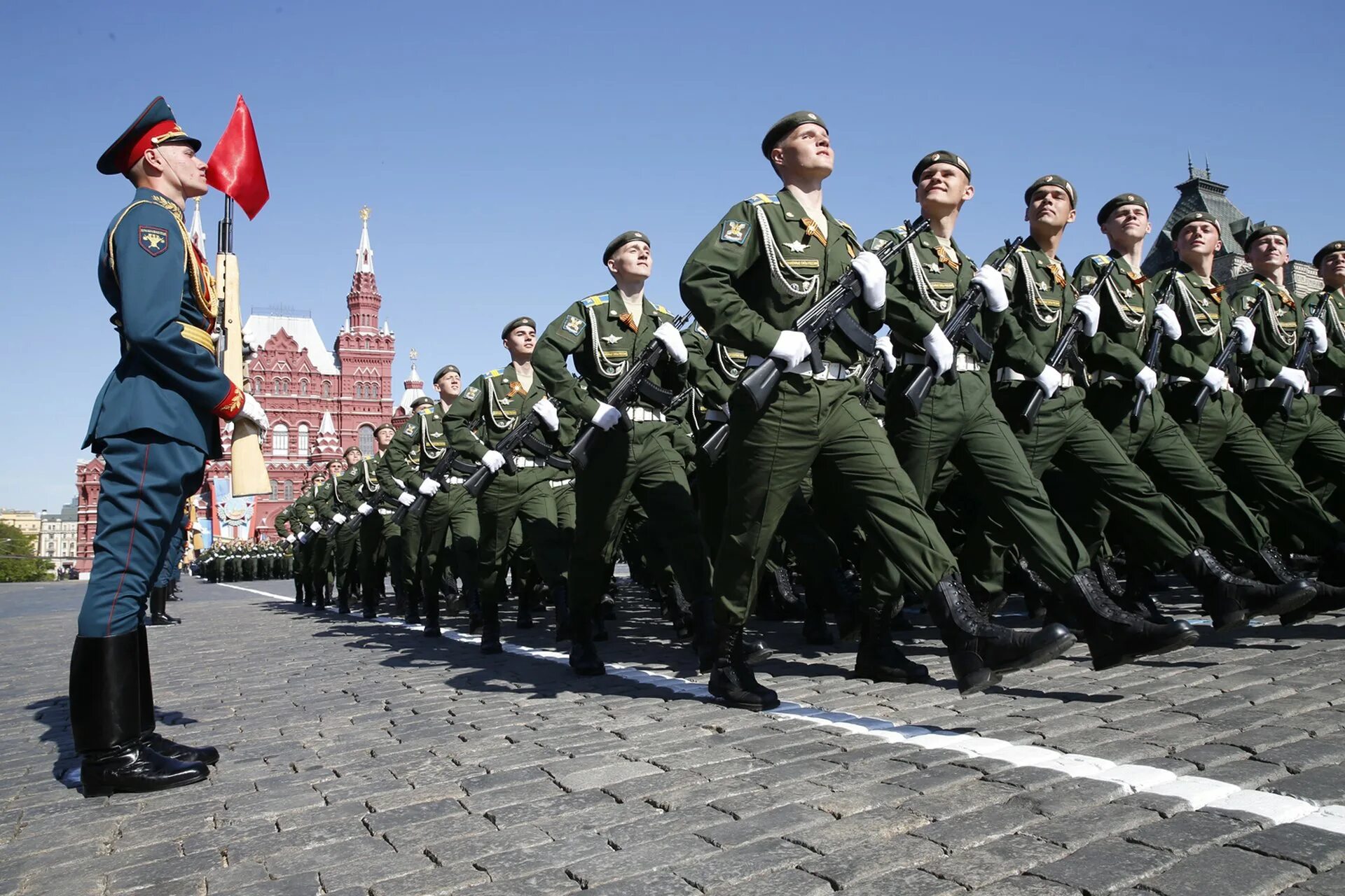 Военные победы стран. Солдаты на параде. Солдат Российской армии. Российская армия парад. Армия вс РФ.