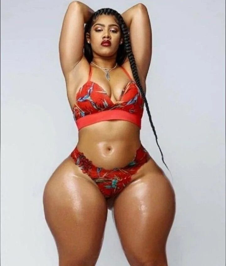 Amirah dyme в купальнике 2020. Большие бедра жен видео. Duchess clio + сайз. Женщины с широкими бедрами. Djhannahb hannah бедра.