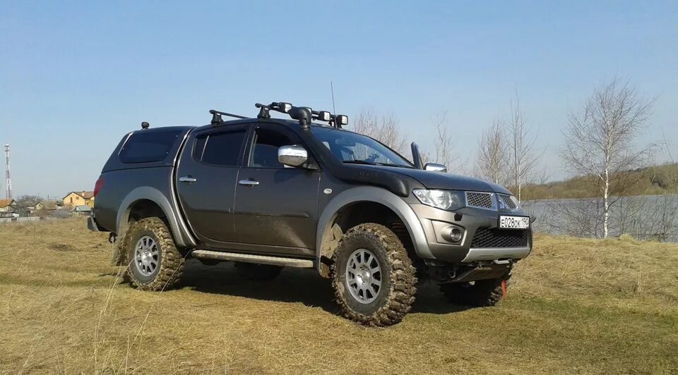 Шины l200 mitsubishi. Митсубиси l200 лифтованная. Mitsubishi l200 35 колеса. Mitsubishi l200 Tuning. L200 трофи.