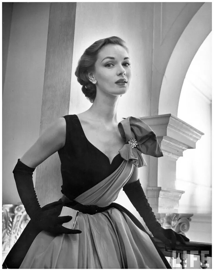 Philippe Halsman: Eva Marie Saint, New York, 1954. Womens fashion vintage, Retro