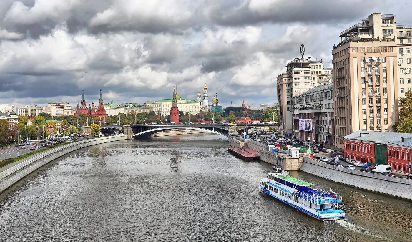 Московский следующий. Набережная Москва. Москва Сретенская набережная. Алексеевская набережная Москва. Вид на набережную Москва реки.