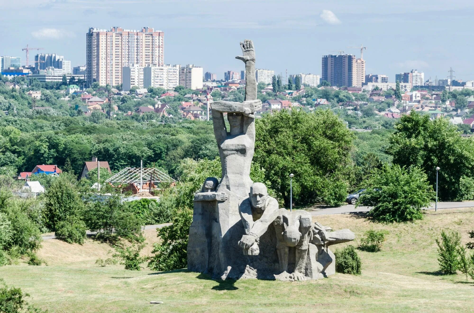 Мемориальный комплекс Змиевская балка. Змиевская балка Ростова на Дону. Мемориал Змиевская балка в Ростове на Дону. Памятник на Змиевской балке в Ростове на Дону.