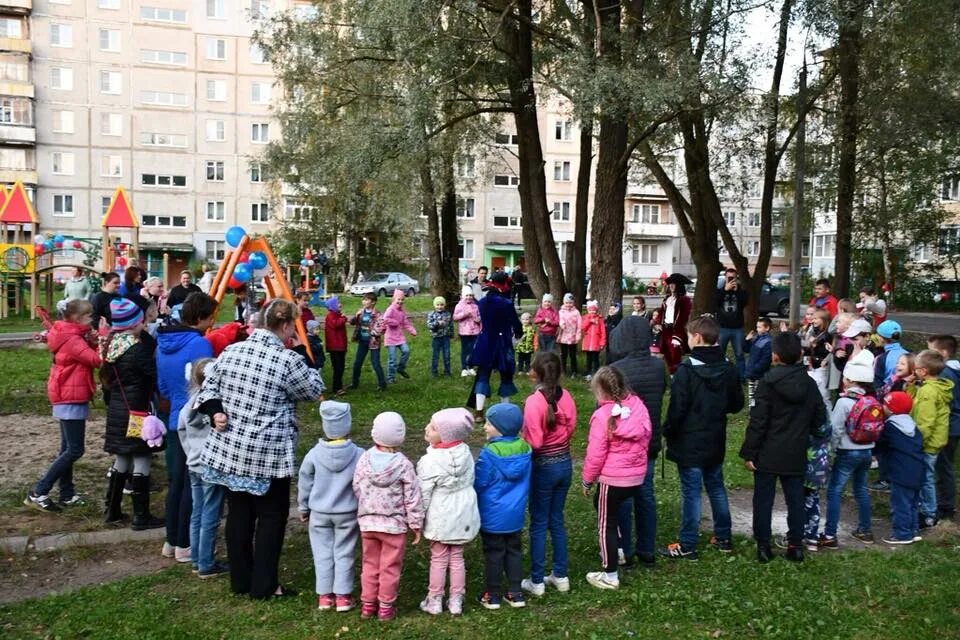Подслушано в ярославле заволга. Тутаев праздник в парке. тутаев день защиты детей. художественная школа ярославль заволга. школа за волгой.