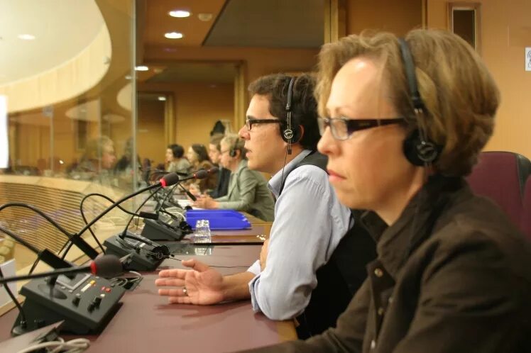 Conference Interpreting. Simultaneous interpreter. Simultaneous interpreter логотип. Interpreter Conference.