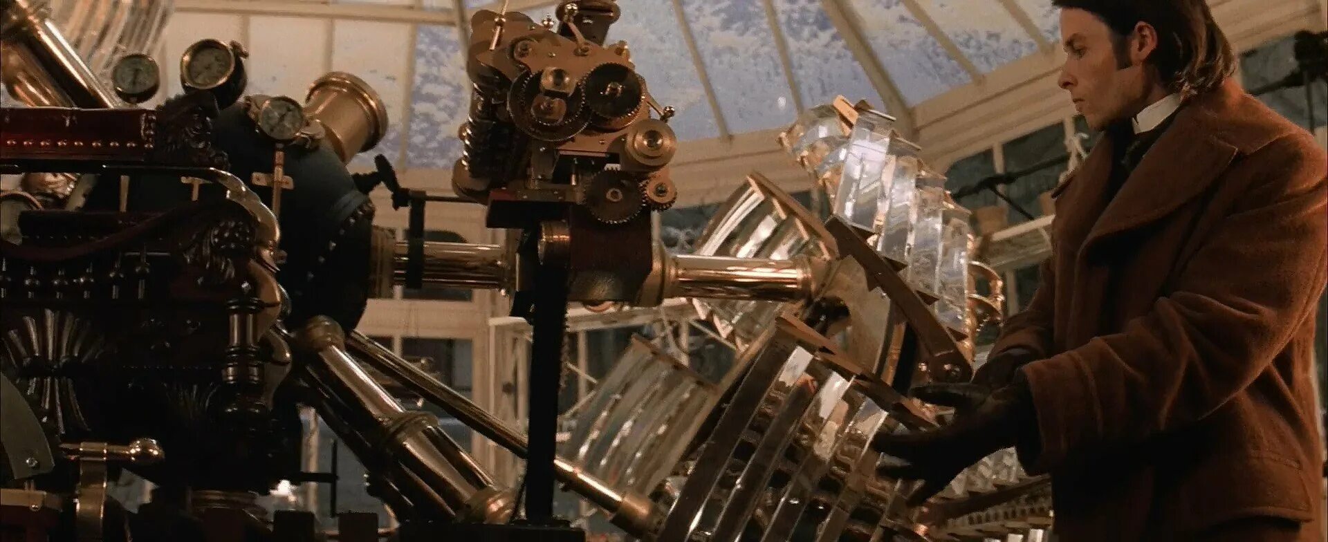 Машина времени фильм 2002. Машина времени иван васильевич. Изобрести машину времени. Машина времени надо. Иван васильевич меняет профессию шурик с машиной времени.