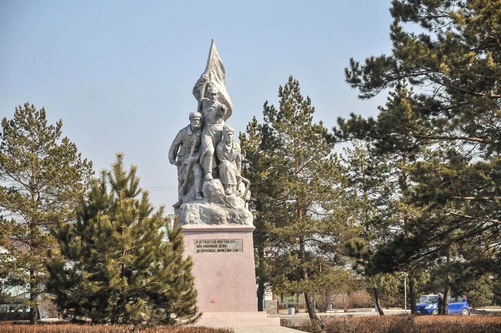 Памятники в Спасске Приморского края-. Памятники города Спасск-Дальний Приморского края. Памятник штурмовые ночи Спасска г.Спасск-Дальний. Спасский монумент штурмовые ночи Спасска. Прим спасск дальний