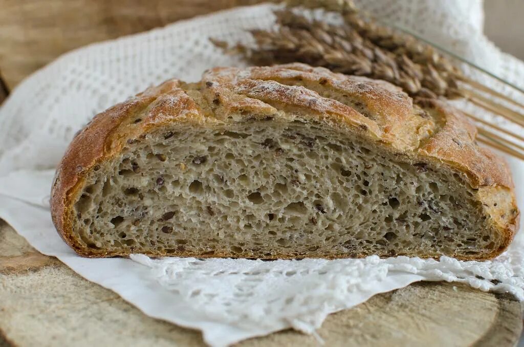 Рецепт постного хлеба в духовке в домашних. Хлеб гречишный бездрожжевой. Хлеб гречневый бездрожжевой. Хлеб ржаной бездрожжевой. Постный хлеб.