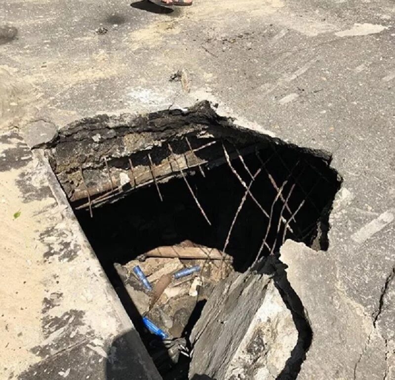Провалится сквощь землю. Покажи провалился сквозь землю. Покажи провалился сквозь землю. Сквозь землю провалиться значение фразеологизма. Состояние провалиться сквозь землю.