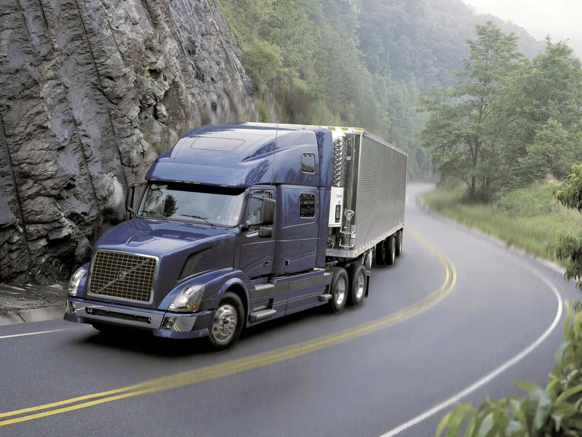 Kenworth t680. Тягач грузовых машин. Грузовики тягачи петербилт. Ивеко powerstar. Тягач грузовых машин.