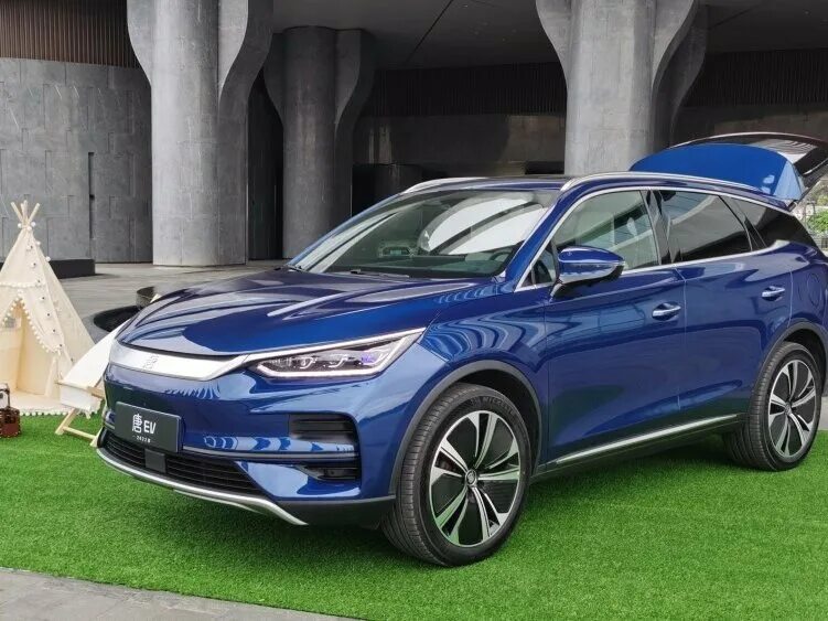 Byd tang ev 4wd. Byd dolphin 2023. Электрокар byd tang. Byd tang ev600. Byd электромобиль.