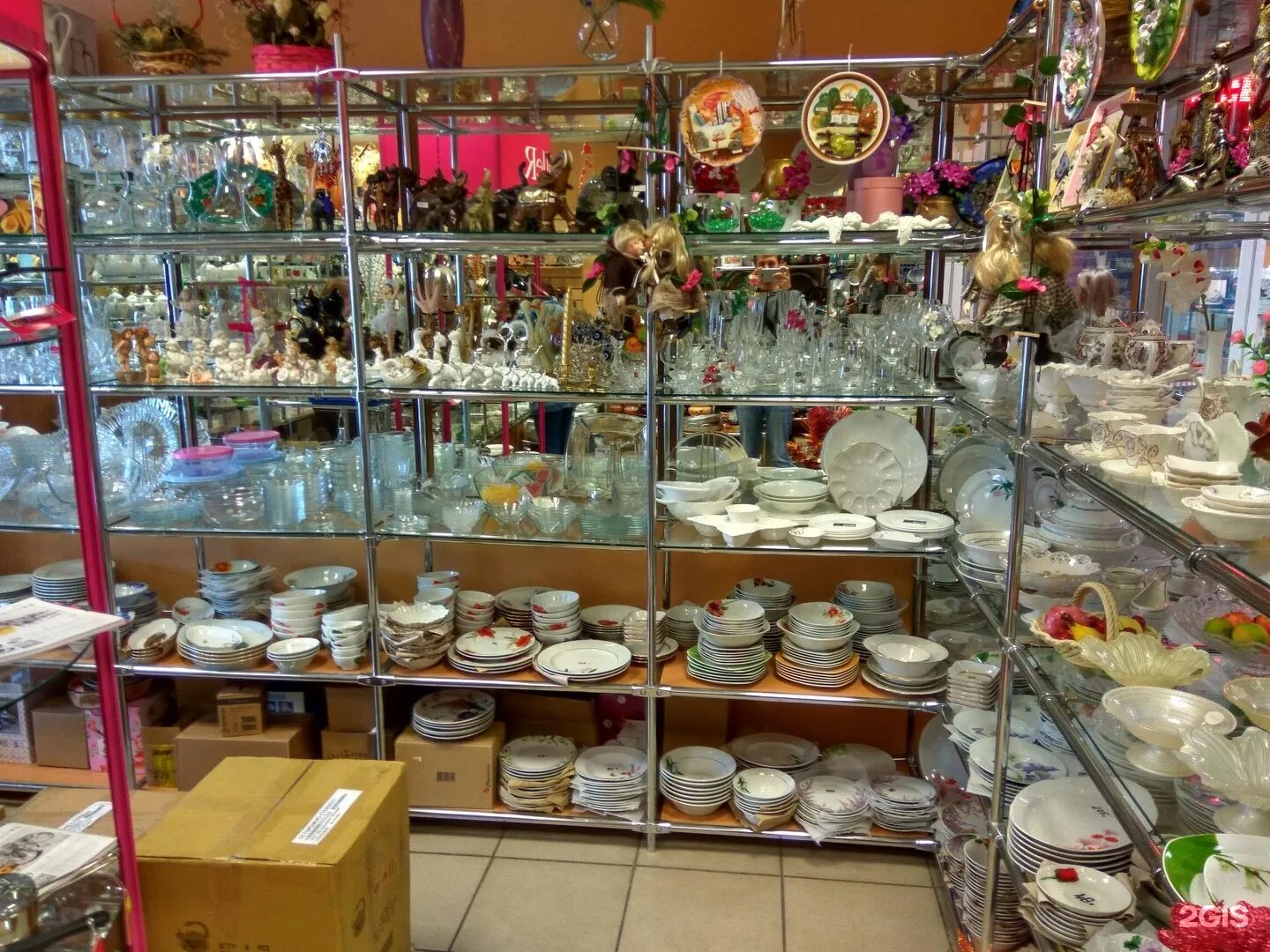 Магазин посуды воронеж. Южно-Уральский посудный рынок. Магазин посуды. Рынок посуды. Мир посуды и сувениров.