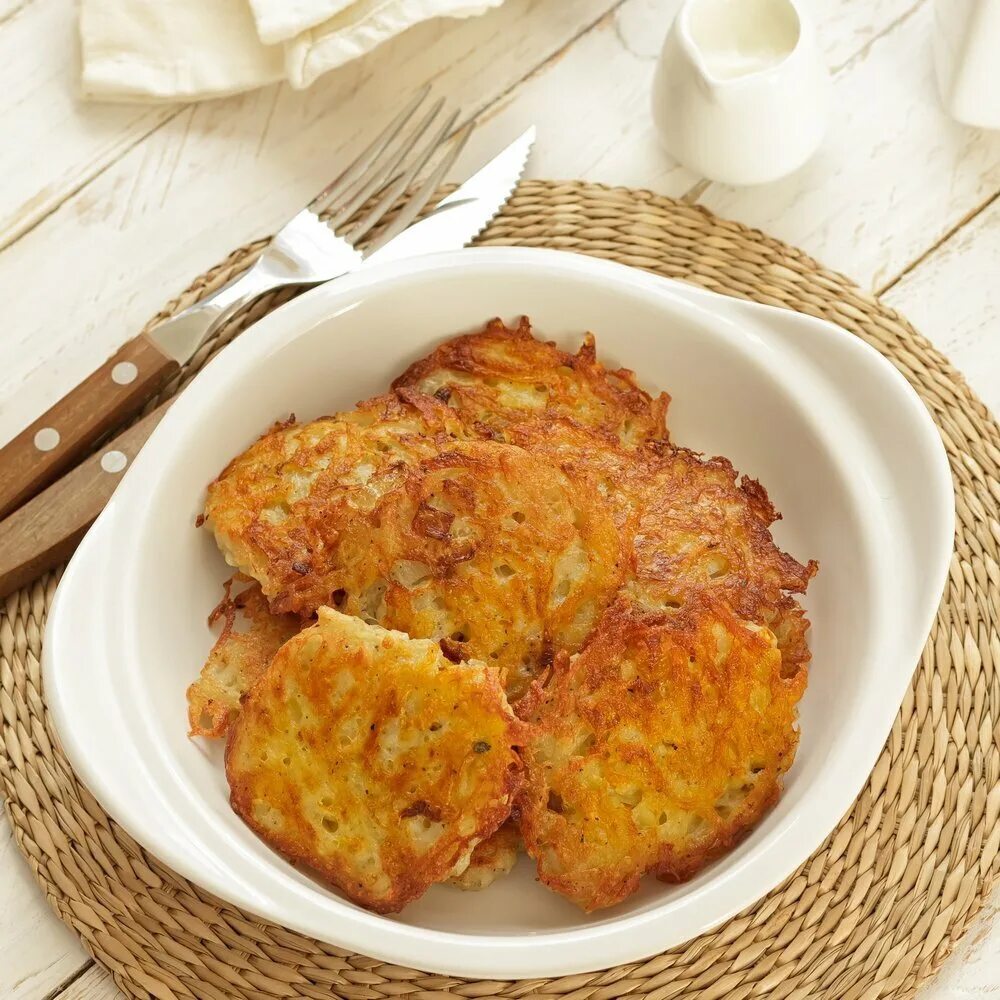 Драники фото. Деруны картофельные. Драники из картофеля. Картофельные оладьи. Драники с картошкой.