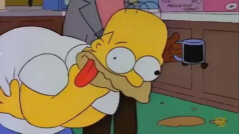 Homero se ahoga con una rosquilla - YouTube.