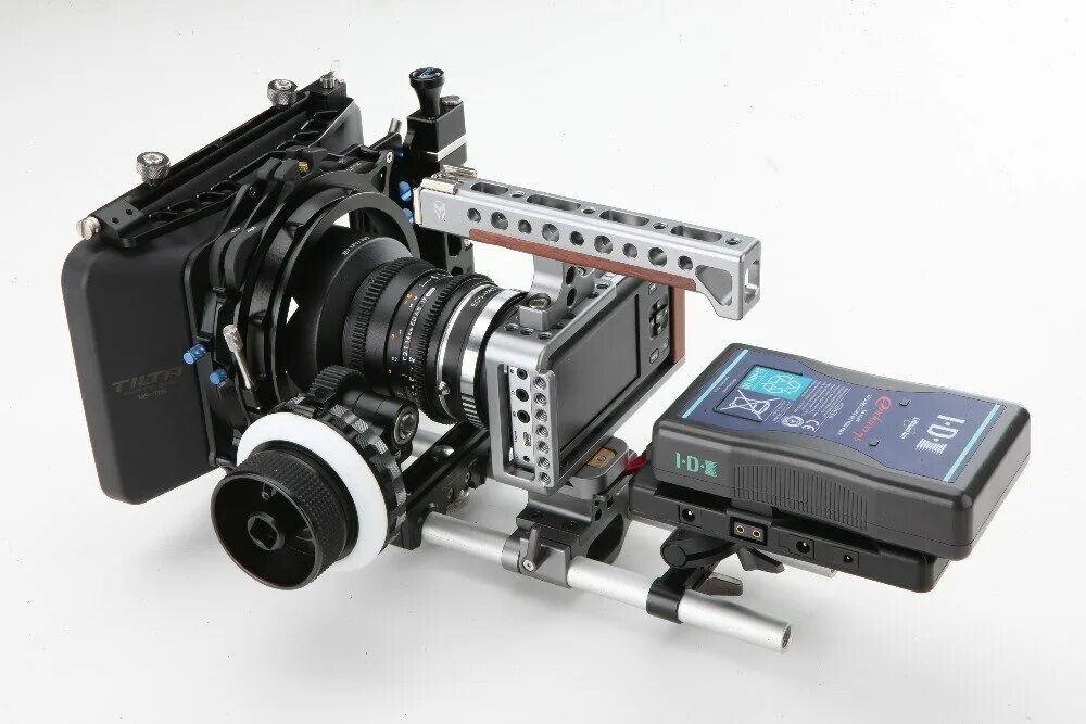 Blackmagic iphone. Клетка для Blackmagic 2,5k. Bmpcc4k в обвесе.