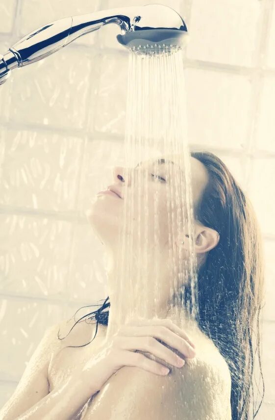 Красивая девушка под душем. Красивые девушки в душе. Фотосессия в душе. Blonde shower