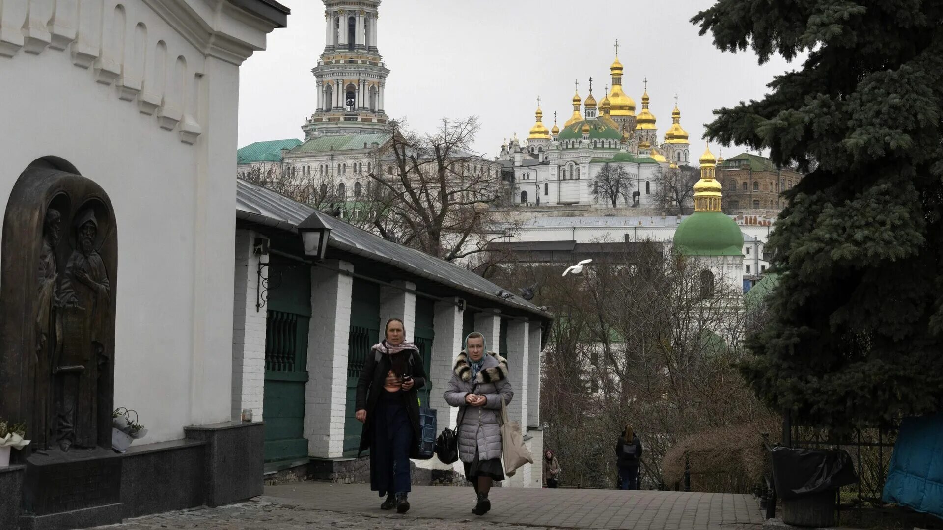 Фото киево печерской лавры. Печерская лавра в киеве фото. Киево-печерская лавра киев. Киево-печерская лавра киев. Киево-печерская лавра 1051.