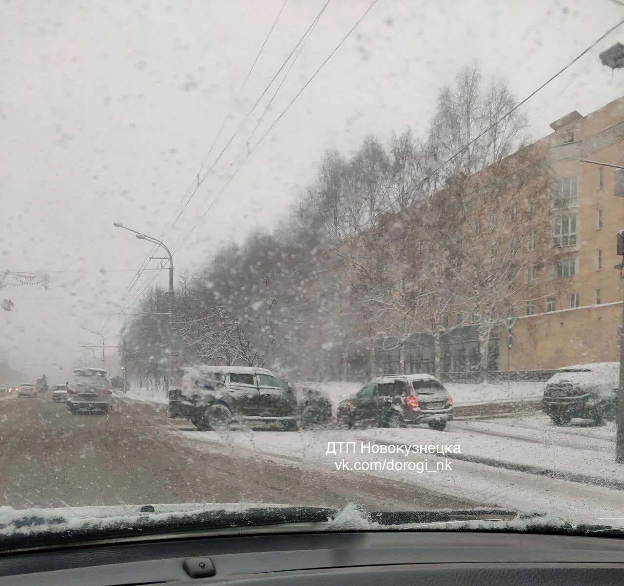 Снег в городе. Новокузнецк климат. Снежный город. Погода в новокузнецке в марте 2024 года