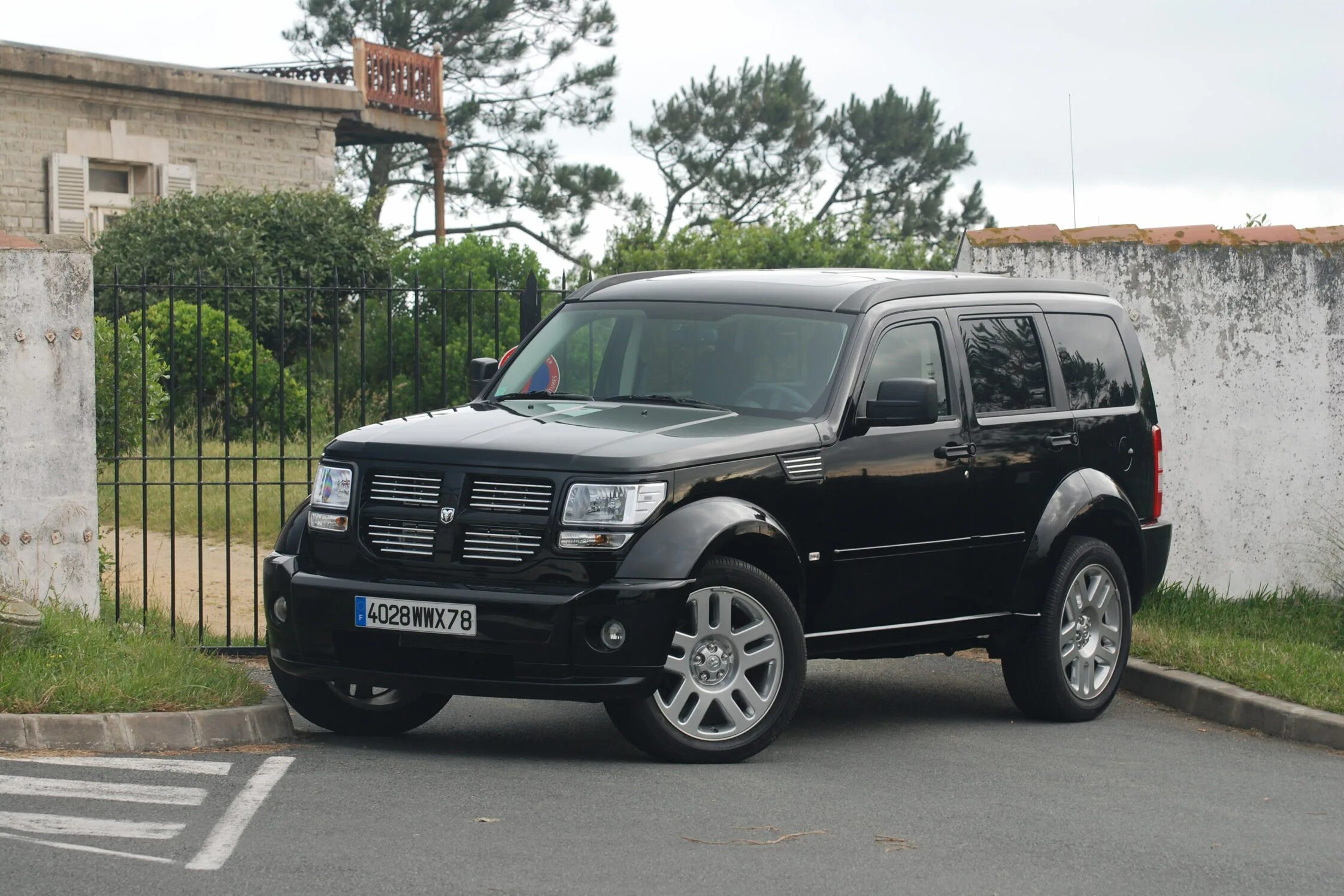 Dodge nitro. Додж нитро 2.8. Додж нитро 2.8 дизель. Додж нитро 4х4. Додж нитро 2009.