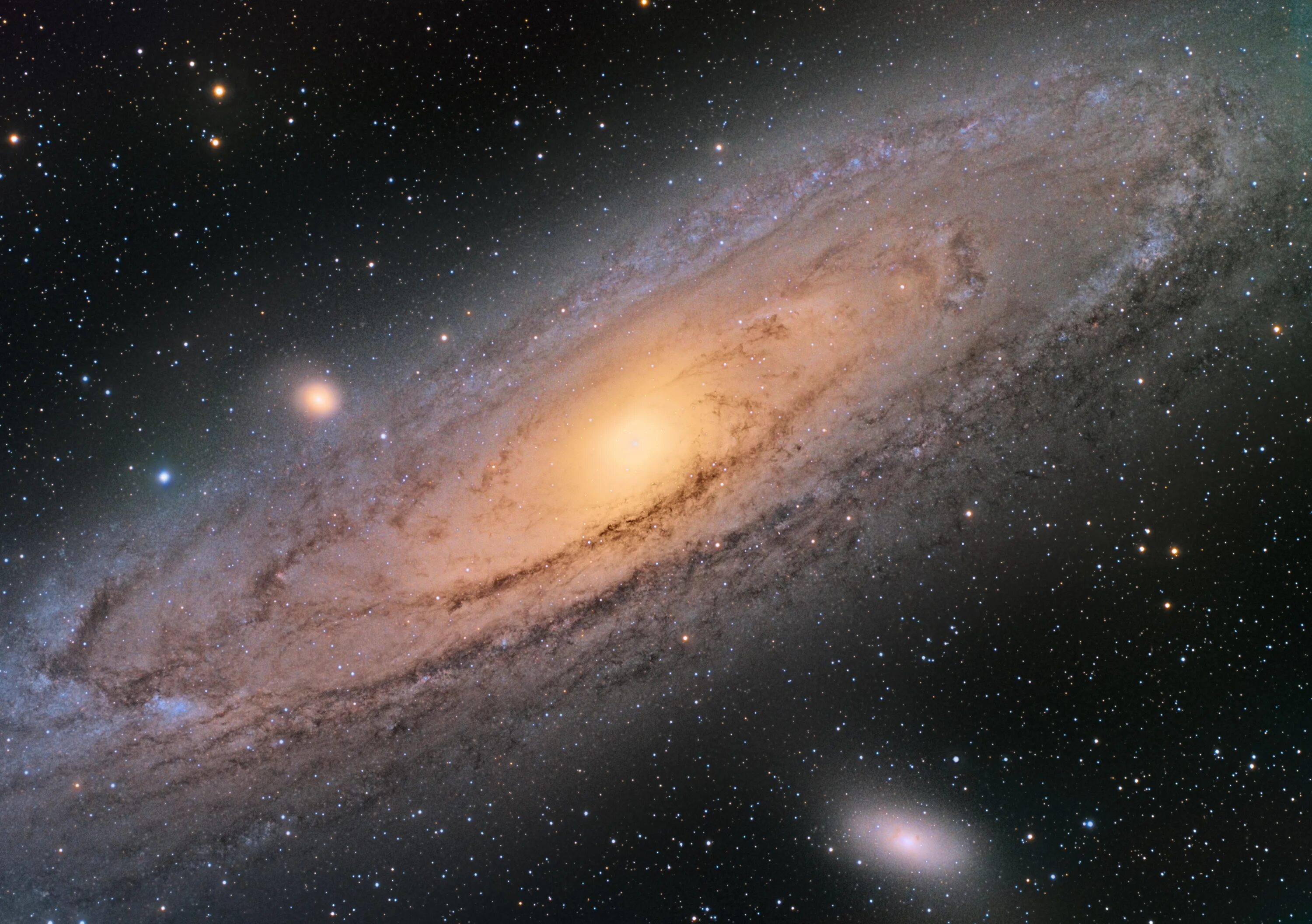 Размер самой большой галактики. Галактика Андромеды m31. Туманность Андромеды m31. Туманность Андромеды Галактика Хаббл. Галактика Андромеда 150 на 150.