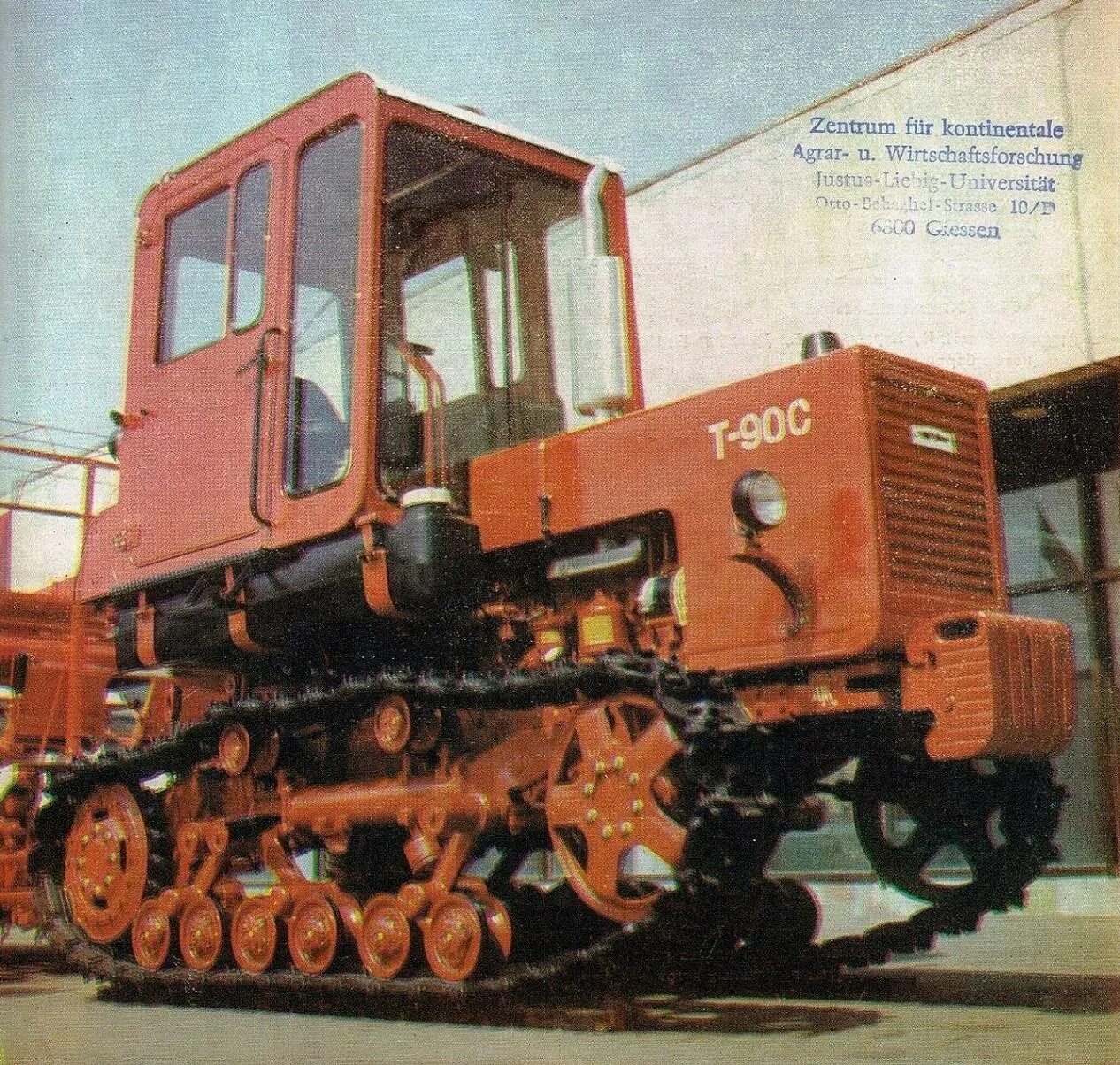 Трактор т 70 характеристики. Ктз-т70с гусеничный. Гусеничный трактор т 70. Т70 трактор молдаванин. Трактор т-40 гусеничный.